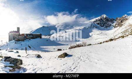 Skalnate tarn et Pic Lomnicky, célèbre destinations en hautes montagnes Tatras, Slovaquie, Europe centrale Banque D'Images
