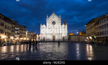 Basilique de Santa Croce l'église dans l'aube, Piazza di Santa Croce, Florence, Toscane, Italie Banque D'Images