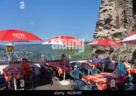 En dehors de la gastronomie au château de Landshut, Bernkastel-Kues, Moselle, Moselle, Rhénanie-Palatinat, Allemagne, Europe Banque D'Images