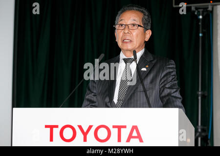 Vice-président exécutif, Mitsuru Kawai prend la parole lors d'une conférence de presse au siège de la société le 6 février 2018, Tokyo, Japon. Toyota a déclaré un total de 6 678 279 ventes de véhicules entre avril et décembre, soit une augmentation de 34 893 unités par rapport à la même période de l'exercice. Toyota a réalisé un chiffre d'affaires net a augmenté de 8,1 pour cent à 21,7969 milliards de yens tandis que le bénéfice d'exploitation est passé de 1,5554 à 1,7701 billions de yens. Credit : Rodrigo Reyes Marin/AFLO/Alamy Live News Banque D'Images