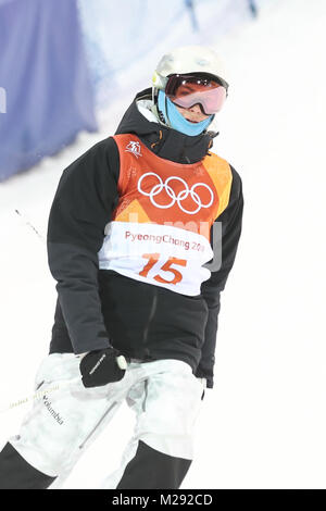 Pyeongchang, Corée du Sud. Feb 6, 2018. Ekaterina Stolyarova, athlète olympique de Russie, les trains d'avance sur les Jeux Olympiques d'hiver de PyeongChang 2018 au Bokwang Phoenix Park Neige à PyeongChang, Corée du Sud, le 6 février 2018. Les Jeux Olympiques d'hiver de PyeongChang 2018, s'amorcera le 9 février. Credit : Wu Zhuang/Xinhua/Alamy Live News Banque D'Images