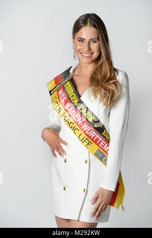 Rust, Allemagne. 06Th Feb 2018. Anahita Rehbein (Mlle Baden-Württemberg), candidat de 'Miss France' pose dans l'Europa-Park à Rust, Allemagne, 03 février 2018. "Miss Allemagne 2018' seront sélectionnés le 24 février 2018. Crédit : Frank May | utilisée dans le monde entier/dpa/Alamy Live News Banque D'Images