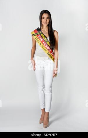 Rust, Allemagne. 06Th Feb 2018. Devla Sipahi (Mlle Hessen), candidat de 'Miss France' pose dans l'Europa-Park à Rust, Allemagne, 03 février 2018. "Miss Allemagne 2018' seront sélectionnés le 24 février 2018. Crédit : Frank May | utilisée dans le monde entier/dpa/Alamy Live News Banque D'Images