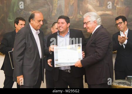 Rio de Janeiro, Brésil. Le 06 février, 2018. Le gouverneur de Rio, Luiz Fernando Pezão participe, ce mardi (06/02/2018) de la cérémonie de remise des certificats d'adhésion au système d'émission de licence électronique à 38 préfectures, l'événement a lieu dans le Hall de la Noble Guanabara Palace à Laranjeiras, Rio de Janeiro, RJ. Credit : Rodrigo Chadí FotoArena //Alamy Live News Banque D'Images