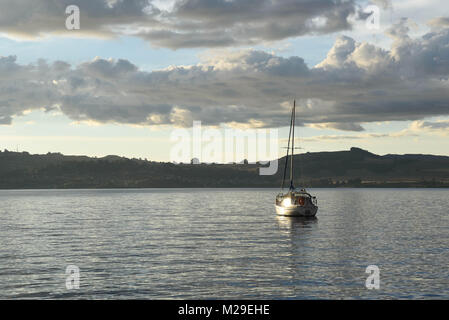Amarré sur le lac Taupo, Nouvelle-Zélande Banque D'Images