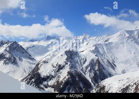 Montagnes enneigées dans les Alpes de la France. Station de ski de Valmeinier Galibier-Thabor et Valloire. Massif des Cerces de montagne en Savoie Ministère de Banque D'Images