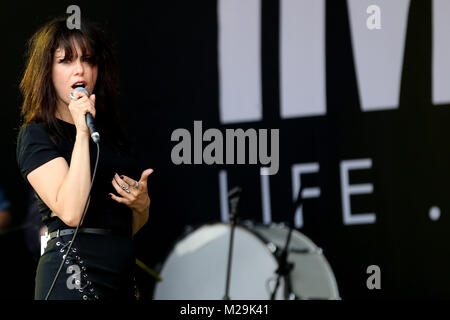 Imelda may joue sur la scène principale à l'Cornbury Music Festival 2017 - [crédit : Andy Trevaskis] Banque D'Images