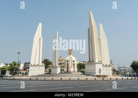 Le monument de la démocratie dans l'avenue Ratchadamnoen à Bangkok, Thaïlande Banque D'Images