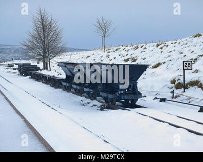 Les camions de marchandises bloqué à l'article 28, dans la neige station Leadhills Banque D'Images