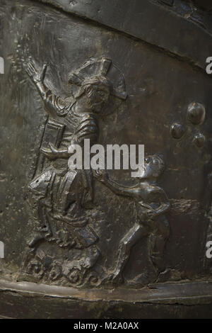 Tentation du Christ dans le désert. Bronze roman relief sur la colonne Bernward (Bernwardssäule), également connu sous le nom de la colonne du Christ (Christussäule) dans la cathédrale de Hildesheim (Hildesheimer Dom) dans la région de Hildesheim, en Basse-Saxe, Allemagne. Banque D'Images