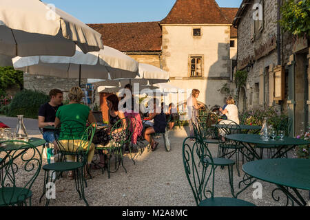 Village médiéval de Châteauneuf en Auxois, Côte d'Or, Boourgonge Franche Comte, France Banque D'Images