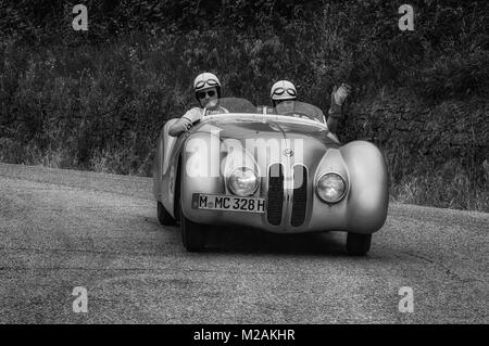 BMW 328 'Mille Miglia' 1939 vieille voiture de course en rallye Mille Miglia 2015 la célèbre course historique italien (1927-1957) le 15 mai 2015 Banque D'Images