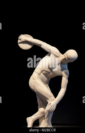 Ancienne statue de discus thrower dans les Musée romain,Rome,Italie. Banque D'Images