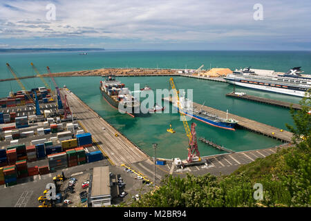 Nouvelle Zélande, île du Nord, Napier, Port, cargos et navires de croisière. Banque D'Images