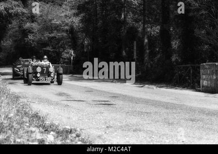 ASTON MARTIN ULSTER 1935 sur une vieille voiture de course en rallye Mille Miglia 2017 la célèbre course historique italien (1927-1957) le 19 mai 2017 Banque D'Images