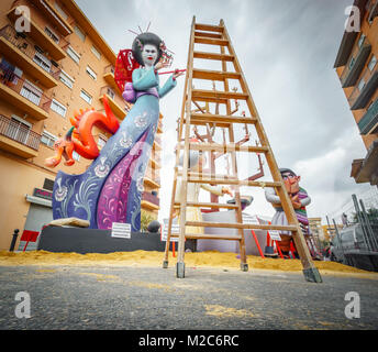 VALENCIA, Espagne- 15 MARS 2015 : phase finale du Japon basé à Valence, la Falla Fallas est une célébration typique où les monuments sont construits pour être brûlé à Valence, Espagne Banque D'Images