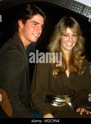 LOS ANGELES, CA - 10 janvier : (L-R) Acteur Tom Cruise et l'actrice Heather Locklear assister à l 'Entertainment Tonight' 100e épisode de célébrations au Restaurant Su Ling le 10 janvier 1982 à Los Angeles, Californie. Photo de Barry King/Alamy Stock Photo Banque D'Images