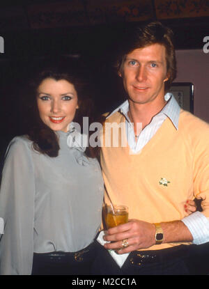 LOS ANGELES, CA - le 10 janvier : L'actrice Morgan Bretagne et stuntman Jack Gill assister à l 'Entertainment Tonight' 100e épisode de célébrations au Restaurant Su Ling le 10 janvier 1982 à Los Angeles, Californie. Photo de Barry King/Alamy Stock Photo Banque D'Images