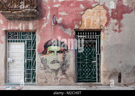 Ernesto 'Che' Guevara graffiti sur le côté d'un bâtiment à La Havane, Cuba. Banque D'Images