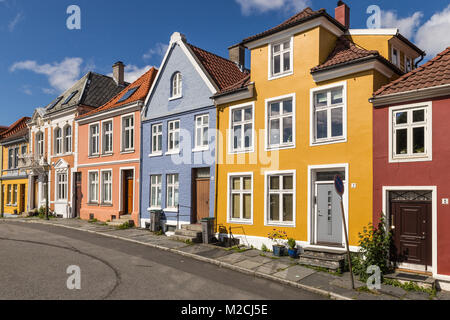 Vue sur la rue avec des maisons colorées, Bergen Norvège Banque D'Images