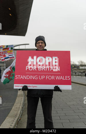 Cardiff, Royaume-Uni. Le 13 janvier 2018. Brexit, anti Supporter James Owen âgés de 32 adresses de son point de vue et exprimer opions contre la sortie de l'UE. Â©Aiyush Pach Banque D'Images