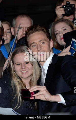 Tom Hiddleston bei der Deutschlandpremiere von 'Thor - Le Dark Kingdom' im imStar-Kino Ciné SonyCenter dans Berlin am 27.10.2013 Banque D'Images