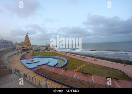 Situé dans la région de Prabhas Patan près de Veraval Saurashtra dans sur la côte ouest de l'État du Gujarat, le premier parmi les douze temples Jyotirlinga de Shiva. Banque D'Images