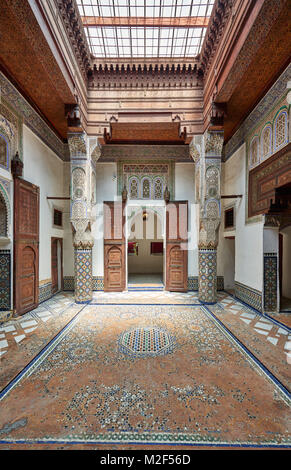 Tourné à l'intérieur de la superbe architecture mauresque et dans l'intérieur du Musée Dar jamai, Meknès, Maroc, Afrique Banque D'Images