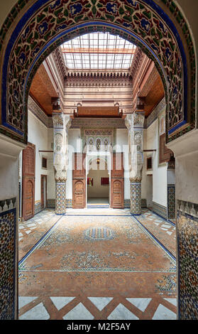 Tourné à l'intérieur de la superbe architecture mauresque et dans l'intérieur du Musée Dar jamai, Meknès, Maroc, Afrique Banque D'Images