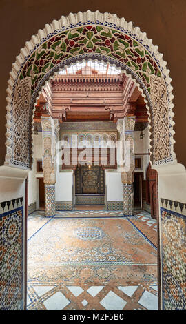 Tourné à l'intérieur de la superbe architecture mauresque et dans l'intérieur du Musée Dar jamai, Meknès, Maroc, Afrique Banque D'Images