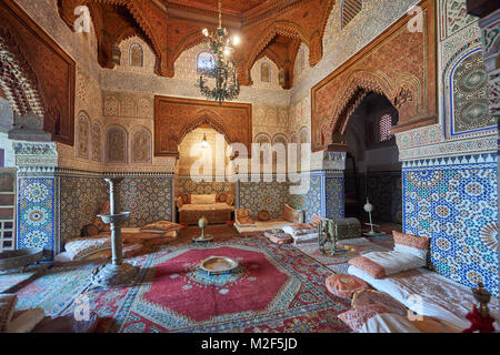Tourné à l'intérieur de la superbe architecture mauresque et dans l'intérieur du Musée Dar jamai, Meknès, Maroc, Afrique Banque D'Images