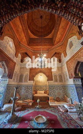 Tourné à l'intérieur de la superbe architecture mauresque et dans l'intérieur du Musée Dar jamai, Meknès, Maroc, Afrique Banque D'Images