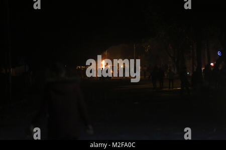 Naplouse, Cisjordanie, territoire palestinien. Feb 6, 2018. Des manifestants palestiniens en conflit avec les forces de sécurité israéliennes dans la ville cisjordanienne de Naplouse, le 6 février 2018 Crédit : Shadi Jarar'Ah/APA/Images/fil ZUMA Alamy Live News Banque D'Images