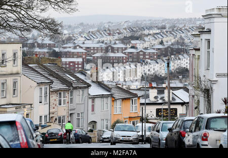 Brighton UK 7 Février 2018 - Les toits à Brighton ce matin, après une nuit passée à l'automne mais la prévision est pour sunshine sur de nombreuses parties de la Grande-Bretagne aujourd'hui photographie prise par Simon Dack Crédit : Simon Dack/Alamy Live News Banque D'Images