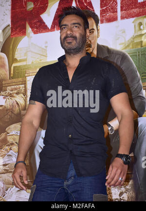 Mumbai, Inde. Feb 6, 2018. Acteur de cinéma indien Ajay Devgn poser au cours de son prochain lancement de remorque Raid film PVR à Juhu à Mumbai Crédit : Azhar Khan/SOPA/ZUMA/Alamy Fil Live News Banque D'Images