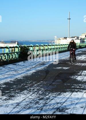 Brighton. 7 Février, 2018. UK : Météo Madère neige dur Brighton UK 9h30 07/02/18 : Crédit Caron Watson/Alamy Live News Banque D'Images