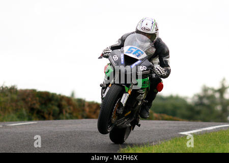 Photos de fichier : Belfast, en Irlande du Nord - Mer 7 Février 2018 - McAdoo Kawasaki / Gortreagh Imprimer l'équipe de course d'accord face à la sensation de course Adam McLean avec l'appui de performances et MSS Kawasaki UK. McAdoo Kawasaki Racing sont heureux d'annoncer que Rising Star Adam McLean formeront une équipe homme 2 aux côtés de James Cowton en 2018. Image originale pris 28 Juillet, 2017. Service de crédit : Graham/Alamy Live News Banque D'Images