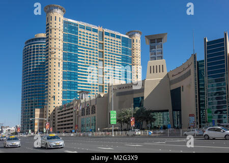 Emirats arabes unis, Abu Dhabi, Al Wahda mall & Grand Hôtel Millennium Banque D'Images