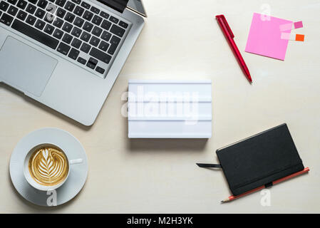 Blank.jpg avec copie espace pour la rédaction d'un message se trouvant sur le bureau de mise à plat au-dessus Banque D'Images