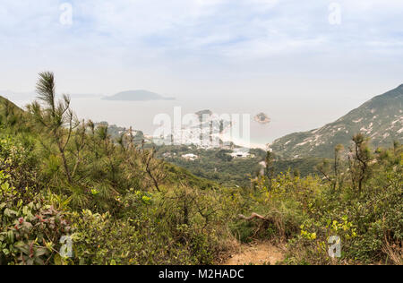 Dragon's Back trail donnant sur Shek O sur l'île de Hong Kong. La Chine. Banque D'Images