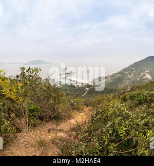 Dragon's Back trail donnant sur Shek O sur l'île de Hong Kong. La Chine. Banque D'Images