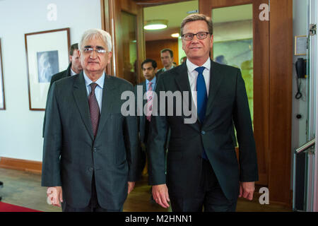 Rencontre bilatérale entre le ministre des Affaires étrangères allemand Guido Westerwelle et son homologue indien, Salman Khurshid. Banque D'Images