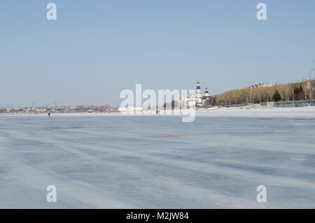 La rivière Dvina Septentrionale et d'hiver d'une vue sur la ville d'Arkhangelsk Banque D'Images