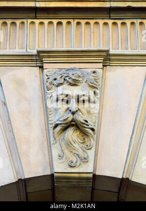 Londres, Angleterre, Royaume-Uni. Voûte décorative au-dessus de la porte de la Chambre, 10 Quadrant Fleet Street Banque D'Images