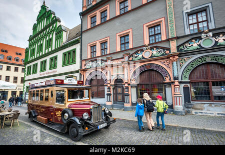 Visite historique Cranach-Haus, bus, à Markt (place du marché) à Weimar, Thuringe, Allemagne Banque D'Images