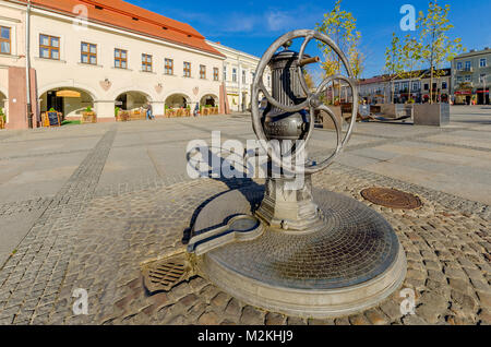 Pompe à eau à la place de marché, Kielce, Pologne, voïvodie de Petite-Pologne. L'Europe. Banque D'Images