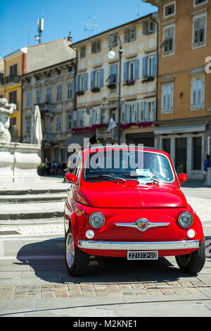 Gorizia, Italie Mai 22,2016:Photo d'une Fiat 500 Club Isonzo réunion. La Fiat 500 (Cinquecento:italien), est une voiture qui a été produite par l'italien Banque D'Images