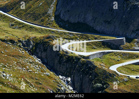 Via Tremola serpentines, Passo San Gottardo Banque D'Images