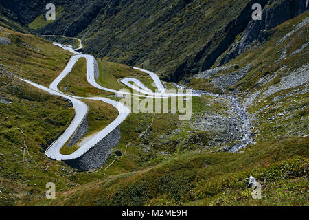 Via Tremola serpentines, Passo San Gottardo Banque D'Images