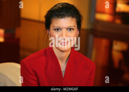 Sahra Wagenknecht, zu Gast in der Sendung Menschen bei Maischberger am 12.05.2009. Zum Thema : Lässt der Staat die Armen im Stich ? Banque D'Images